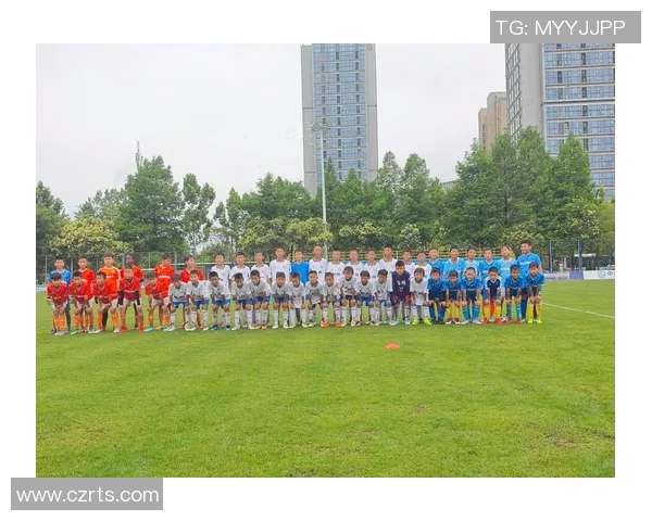 春节欢庆与足球激情交融的明星故事