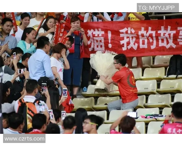 澳洲足球明星浪漫求婚惊喜瞬间引发粉丝热议与祝福